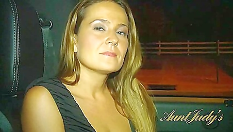 Masn't's sexy time with her pussy