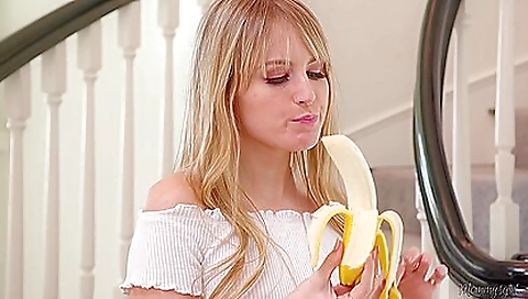 Sexy blonde babe with her sexy body