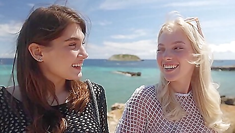 Emma White Ellie Luna Fun In The Sun